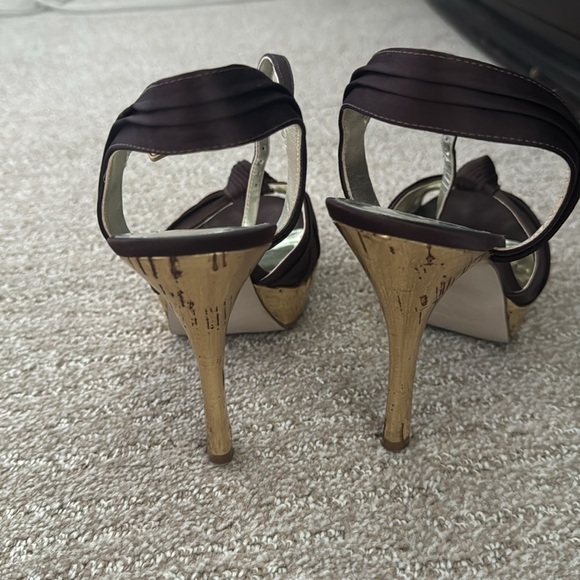 Guess By Marciano - Picture 3 of 5